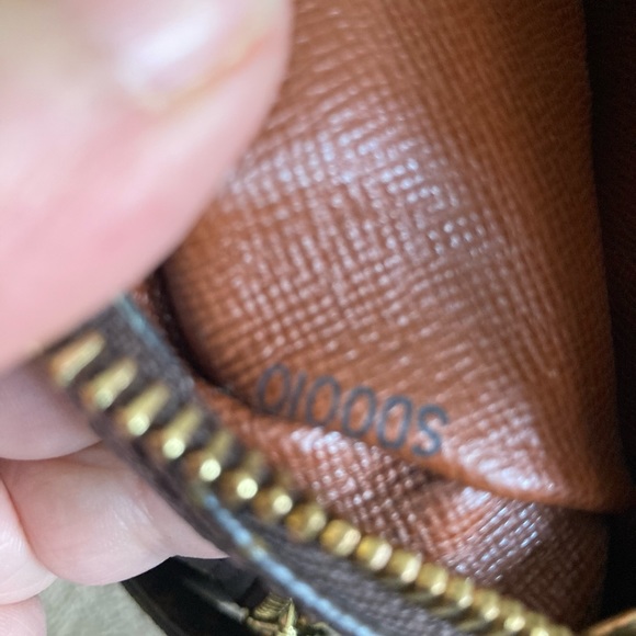 Louis Vuitton Camera Bag - Picture 7 of 7